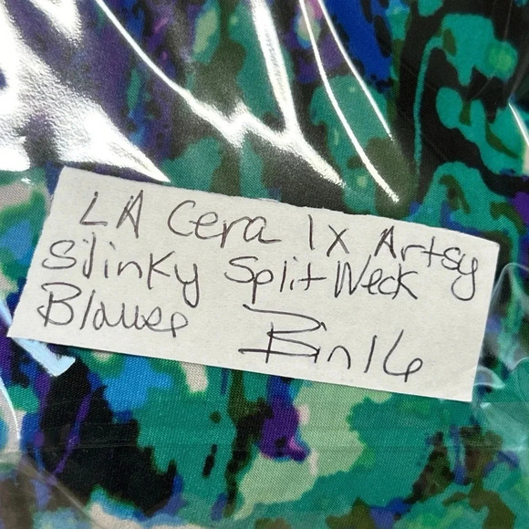 LA Cera Women's 1X Slinky Blouse Arsty Popover Colorful Pleats Stretch V Neck‎ - Picture 14 of 14